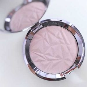 Becca Shimmering Skin perfector